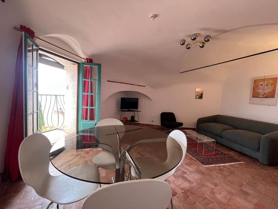 Vue Au Coeur Du Vieux Village Appartement
